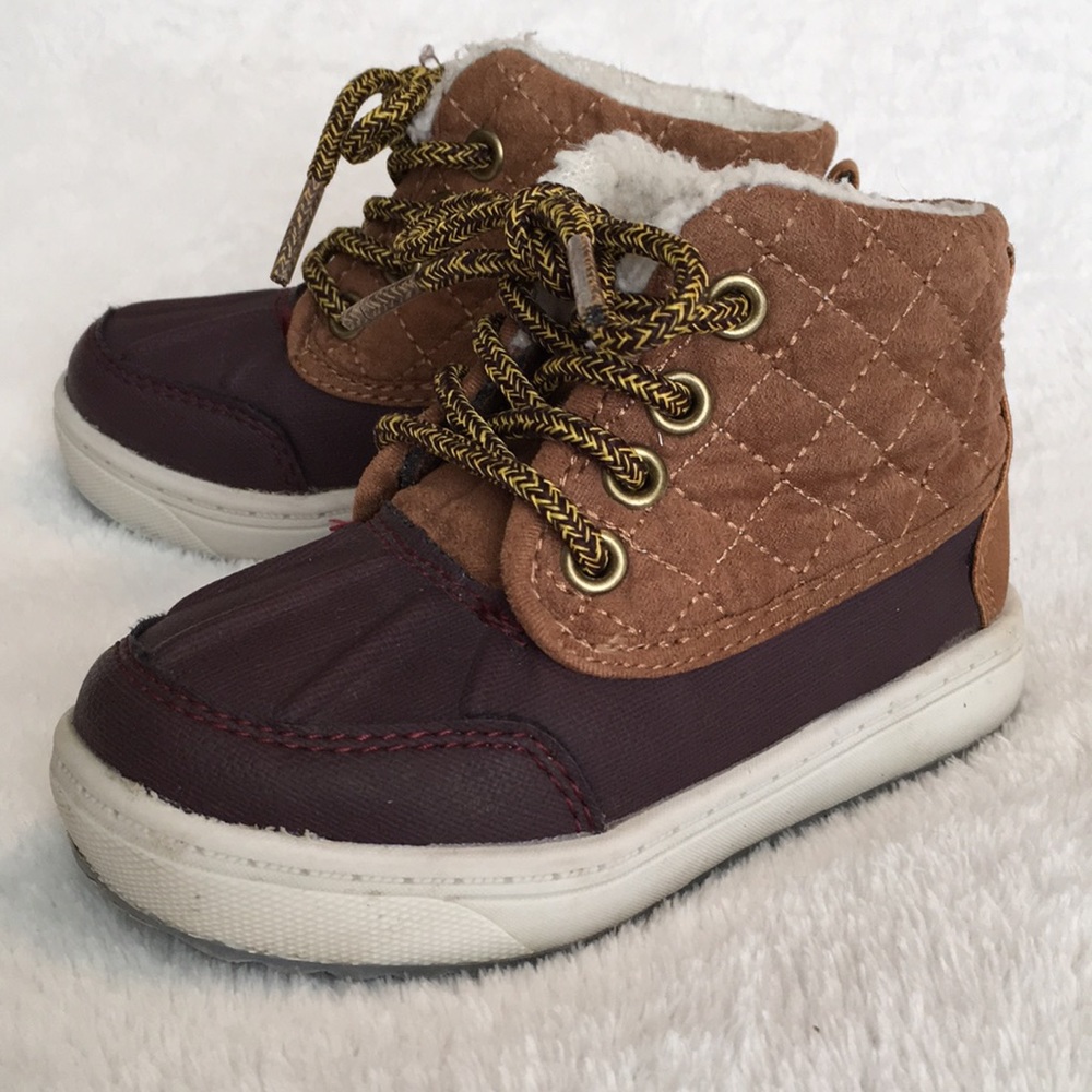 OshKosh B’gosh boots size 6